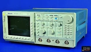 2300 TEKTRONIX TWO CHANNEL DIGITIZING OSCILLOSCOPE TDS 520A