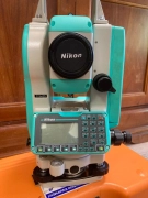 Nikon DTM-352 Total Station w Case Charger Battery