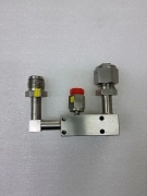 Applied Materials 0040-09945 WELDM'T, MANIFOLD BLOCK BARO/SW,WXZ AMAT (M)
