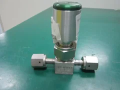 AMAT 3870-02153 VALVE PNUM DIAPH NO 1 4VCR F F 145PSI