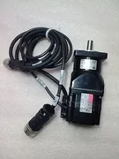 AMAT 0190-12032 MOTOR SERVO 100W, W/DOUBLE FLATS, W/ CON, WORKING