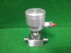 AMAT 3870-01126 VALVE PNEU BLWS 3/8 ON/OFF NCSST 3/8IN , USED