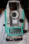 NIKON NE-100 DIGITAL THEODOLITE WITH ORIGINAL CARRY CASE and 90Âº eyepiece