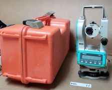 NIKON NE-101 SERIES ELECTRONIC DIGITAL THEODOLITE W/ CASE 045349 ! N522 H