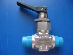 SWAGELOK 1/8" TOGGLE VALVE SS-1GM2 (NEW)