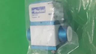 AMAT 3870-02296 VALVE 2-WAY TEFLON PARKER PV-3-1232, NEW