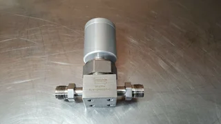 Swagelok 6LV-DF8327-C AMAT 0600-00094 Diaphragm Valve 2-Way 3/8" SST SC-11