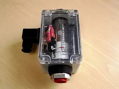 AMAT 1270-01776 SW Water Flow Alarm 1/2NPTF 0.5-5.0GP (Lake Mon.: M3S7WB05-LPM2)