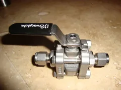 Swagelok SS 1/4" Ball Valve, 60 Series, SS-62TS4