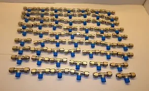 AMAT / SWAGELOK 3300-01165 FTG TBG TEE 1/4T 1/4M AL BRANCH - LOT OF 61 - NEW