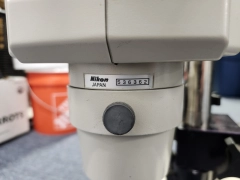 NIKON SMZ-1B STEREOSCOPIC MICROSCOPE WITH TWO 10X/23 EYEPIECES