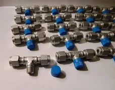 AMAT / SWAGELOK 3300-01165 FTG TBG TEE 1/4T 1/4M AL BRANCH - LOT OF 20 - NEW