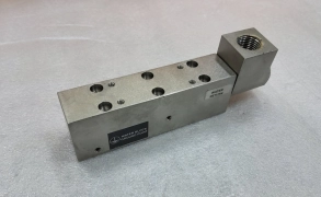 Applied Materials 0040-01375 MANIFOLD SST, TOP OUTLET SOURCE COOLING AMAT