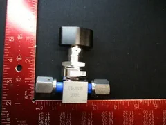 Applied Materials (AMAT) 3870-01971 VALVE MNL DIAPH 1/4VCR-F/F 1/4TURN-HDL