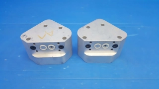 AMAT 0040-02817/0040-02616 MANIFOLD, OUTPUT, 1 HOLE RIGHT AND LEFT PRODUCER *rr
