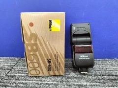 Nikon SB-600 Flash External Strobe Used Used Bright Compact