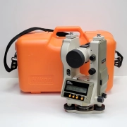 VERY LITTLE USE - EXCELLENT - NIKON NE-20S DIGITAL ELECTRONIC THEODOLITE