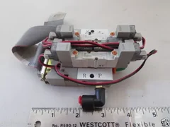 SMC Electric 24VDC Solenoid Manifold SYJ3233 Valve Air LAM 853-800722-003 Rev E1