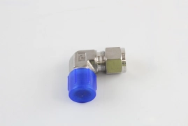 amat 3300-50015 ftg tbg el 1/2t x 1/2mnpt sst