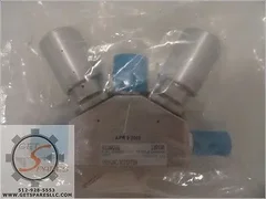 3870-01811 / VALVE BLOCK DIAPH. 3WAY 1/4VCR-M/F/F NC / AMAT