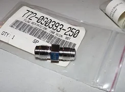 NEW LAM RESEARCH 772-090393-250 FLOW RESTRICTOR 250 SCCM SST 1/4" VCR MALE ADAPT