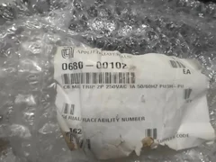 APPLIED MATERIALS 0680-00102 MAG TRIP 2P 250 VAC 50/60 HZ