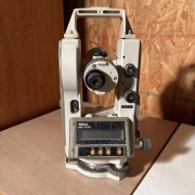 NIKON NE-20S Digital Electronic Theodolite Transit - Turns On 