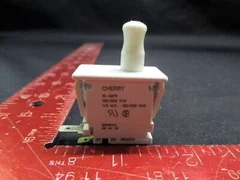 Applied Materials (AMAT) 1270-01256 SWITCH PB MOM SPST 10A 125/250V PNL MT PU
