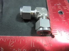 Applied Materials (AMAT) 3300-01113 Fitting TBG EL 3/8T SST 90 DEG UNION