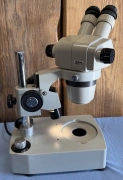 Nikon SMZ-1B Stereoscopic Zoom Microscope w/ Lighted Base & 10x/21 Eyepieces