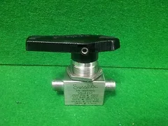 AMAT 3870-01230 3/8" 2 WAY BALL VALVE , USED