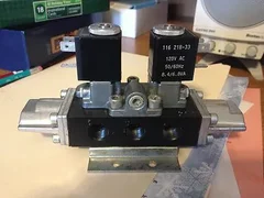 ARO E212SD-120-A 1009 VALVE WITH 116 218-33 solenoid Reduced GREAT SHAPE