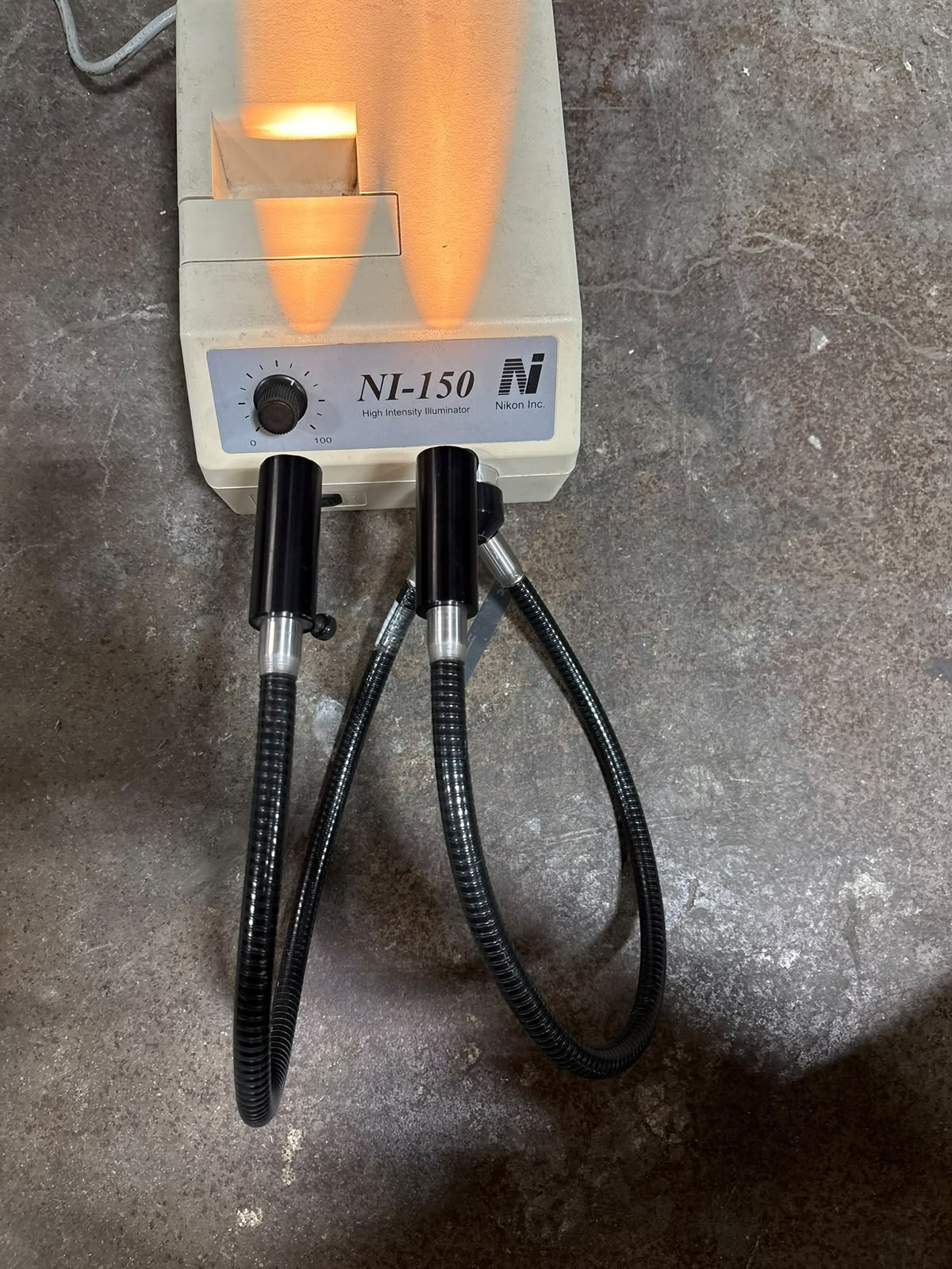 Nikon NI-150 150W Fiber Optic Light Source w/ Dual Gooseneck Light Guide 83365