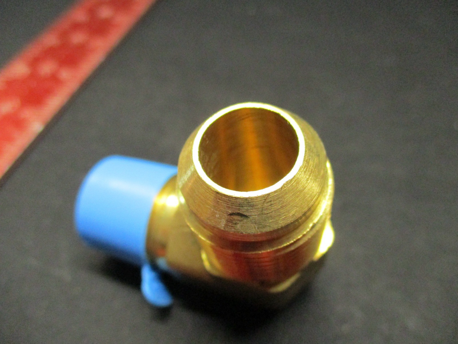 Applied Materials 3300-02291 FITTING, TUBING, ADAPTER 5/8T 1/2NPT M 90 DEG ELB