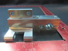 LAM RESEARCH (LAM) 715-021495-001 RIGHT BRACKET HNDL