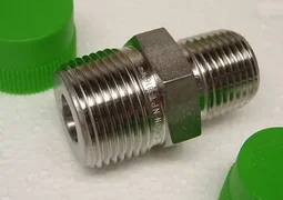 AMAT 3300-02522 Swagelok SS-12-HRN-8 Hex Reducing Nipple 3/4 in x 1/2" Male NPT 
