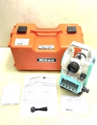NIKON NE-100 DIGITAL THEODOLITE WITH ORIGINAL CARRY CASE and 90Âº eyepiece
