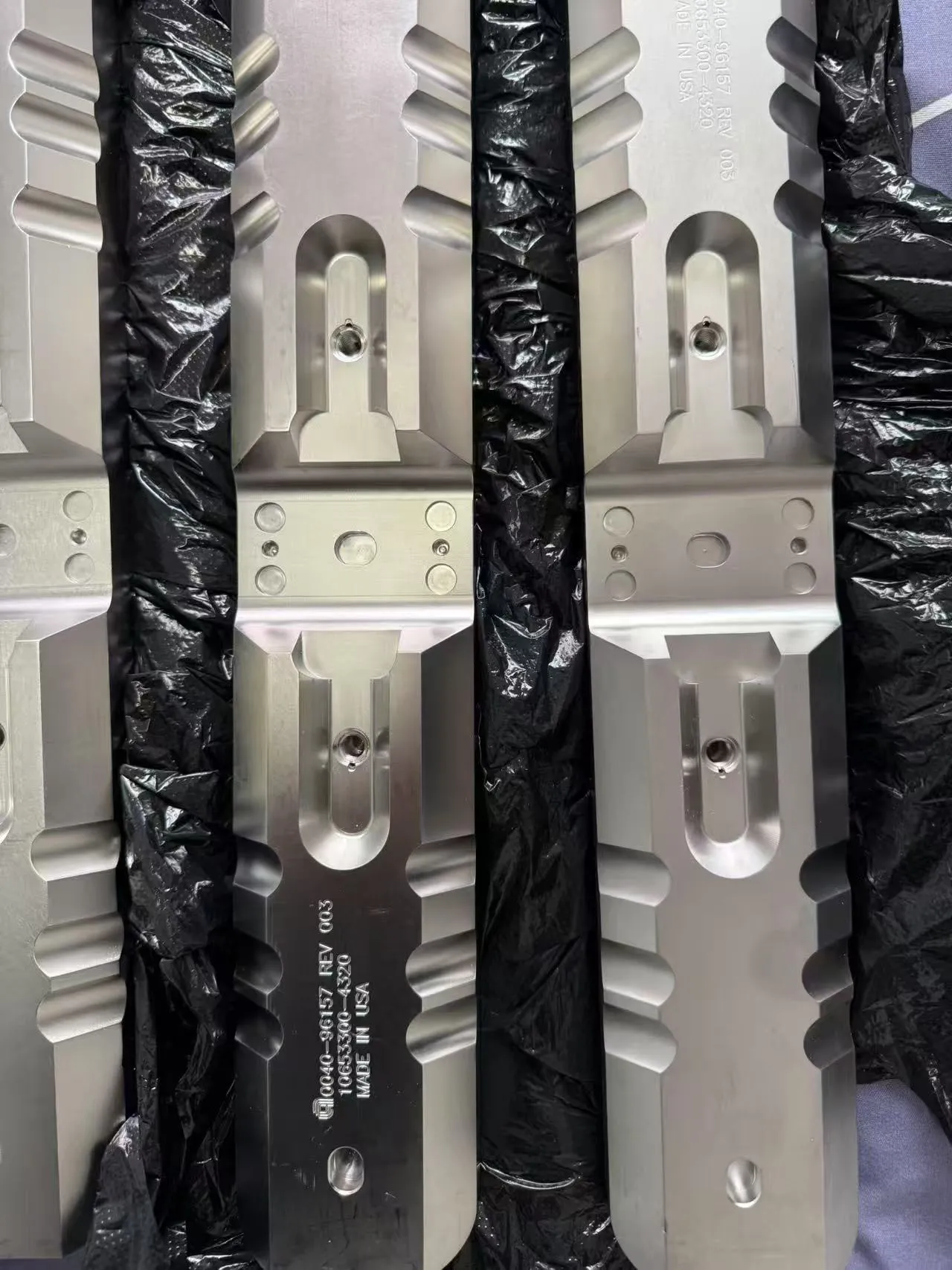 Applied Materials 0040-96157 300MM Slit Valve Door - DOOR ACP SST VITON