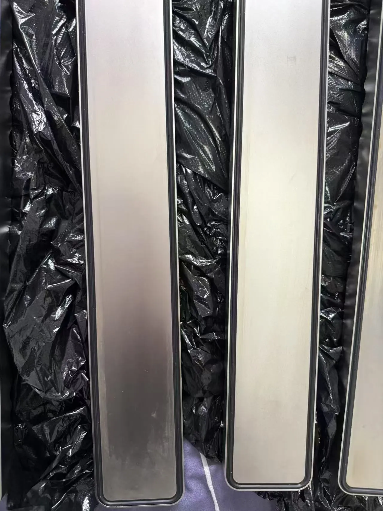 Applied Materials 0040-96157 300MM Slit Valve Door - DOOR ACP SST VITON