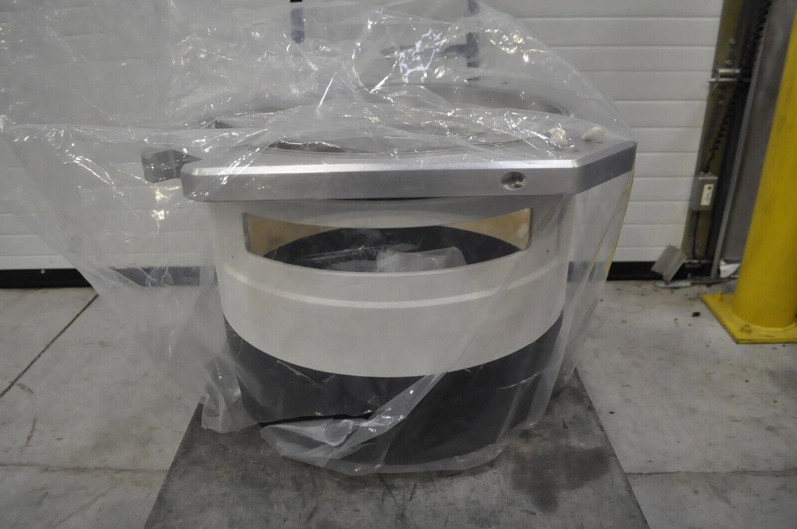 0040-88563 / LINER, CHAMBER, HART 300MM, AMAT 0040-88563 TBR / APPLIED MATERIALS