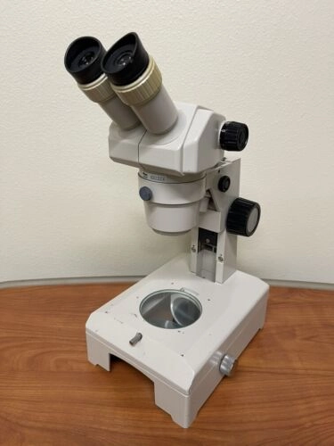 Nikon SMZ-1B Binocular Microscope With Stand and Nikon 20x/12 Eyepieces