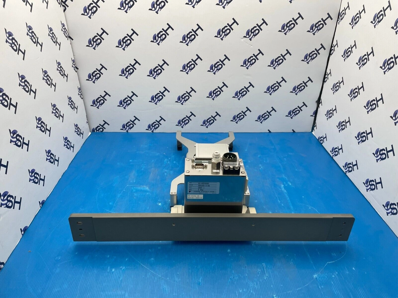 Yaskawa Electric XU-ACP4860 300mm Wafer Prealigner AMAT 0190-14752