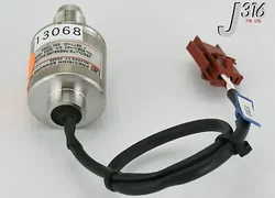 13068 UE PRECISION ABS PRESSURE SWITCH,550 TORR,¼" MVCR,AMAT 1270-01701 E36W-H42