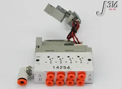 14254 LAM RESEARCH 4-STATIONS MANIFOLD VALVE ASSY 772-800722-005