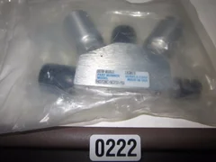 3870-01811, APPLIED MATERIALS, VALVE BLOCK DIAPH 3WAY 1/4VCR-F/F/M NC/N