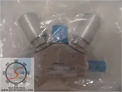 3870-01811 / VALVE BLOCK DIAPH. 3WAY 1/4VCR-M/F/F NC / AMAT