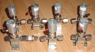 (7) PARKER VALVE 4V1-P4K-12AC-SSY-PP