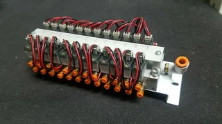 AMAT 0190-01401 MANIFOLD, GP PNEUM, 300MM ULTIMA / EV MANIFOLD (0040-04102)