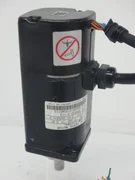 AMAT 0190-77016 Yaskawa 100 W servo motor SGM-01U3B4L 