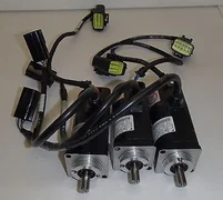 AMAT 0190-77016 Yaskawa Electric 100W AC Servo Motor SGM-01U3B4L (Lot of 3)